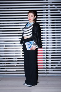 松江 佑香さん - 3.1 フィリップ リム(3.1 Phillip Lim)、ザラ(ZARA)｜青山・表参道ストリートスナップ - 写真1