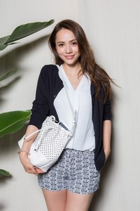 伊藤ニーナさん - バナナ・リパブリック(BANANA REPUBLIC)｜青山・表参道ストリートスナップ - 写真2