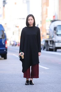 森山 加奈さん - エンフォルド(ENFÖLD)、マメ クロゴウチ(Mame Kurogouchi)｜原宿ストリートスナップ - 写真1